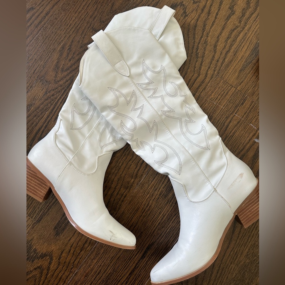 Knee High - White - Cowgirl Boots - Women’s 8